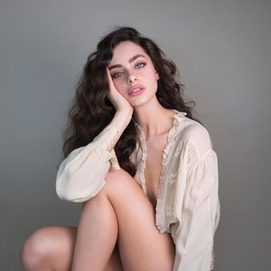 Яэль Шелбиа Photo #5