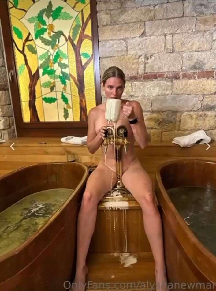 Алиша Ньюман Photo #26