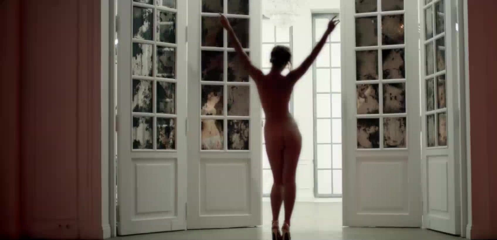 Юлианна Караулова Photo #8