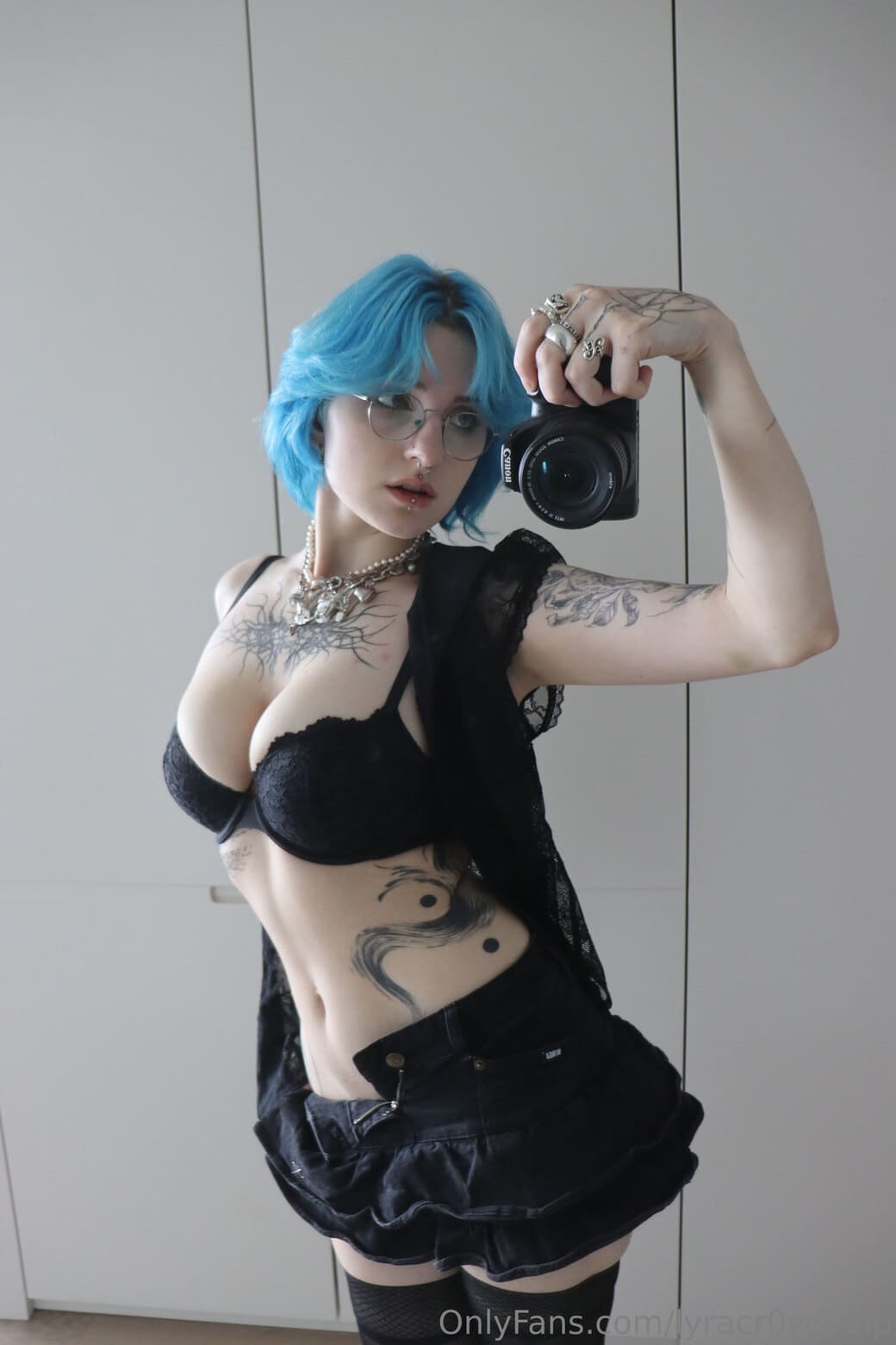 Lyra Crow Photo #21